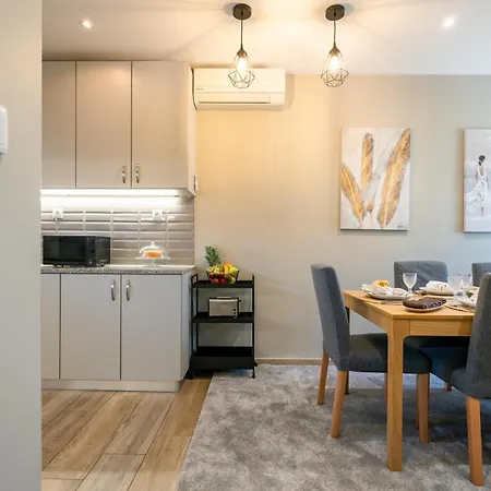 Ferienhaus Host Wise - Terrace Delight House W Private Jacuzzi *