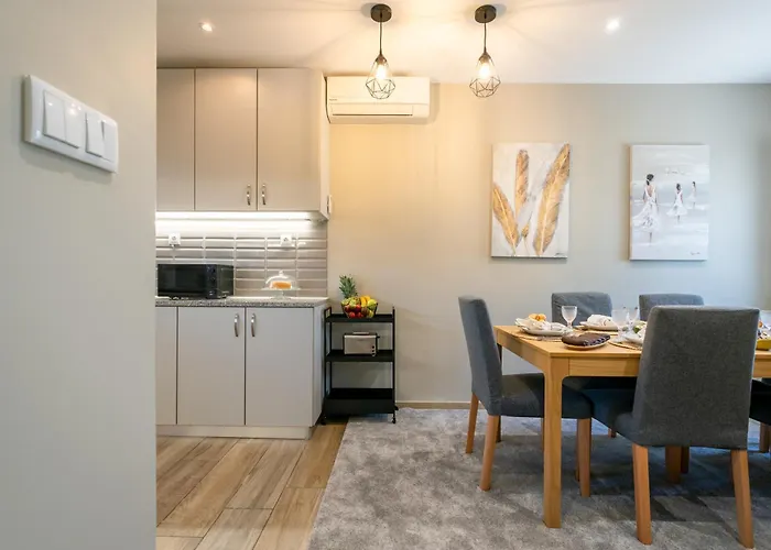 Ferienhaus Host Wise - Terrace Delight House W Private Jacuzzi *