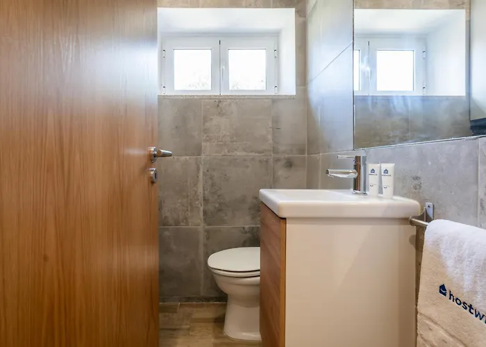 Host Wise - Terrace Delight House W Private Jacuzzi * Порту