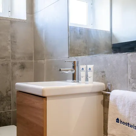 Host Wise - Terrace Delight House W Private Jacuzzi Ferienhaus *